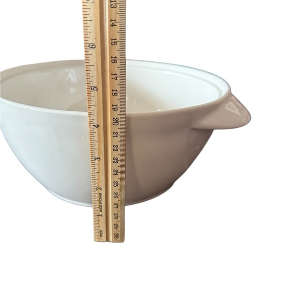 Savinio White Casserole Dish with Lid. - Picture 10 of 12